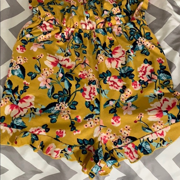 🌻Mustard Yellow Floral Romper🌻 - Picture 2 of 5